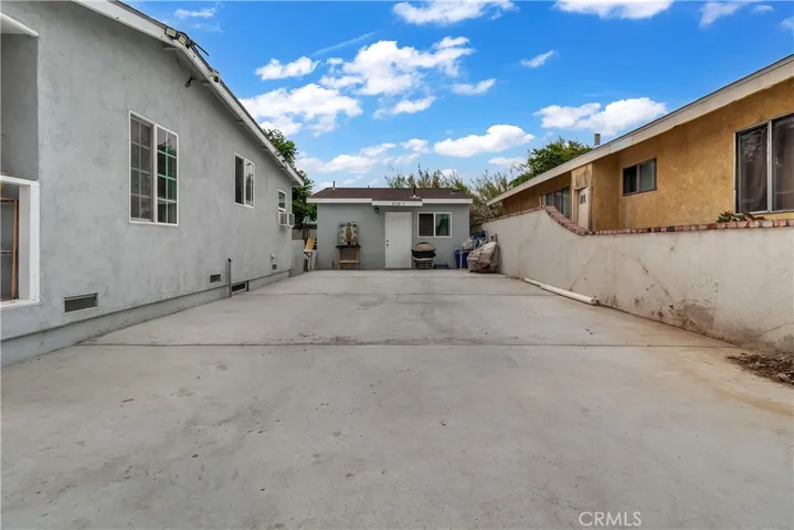 Long driveway lead to 2nd Unit