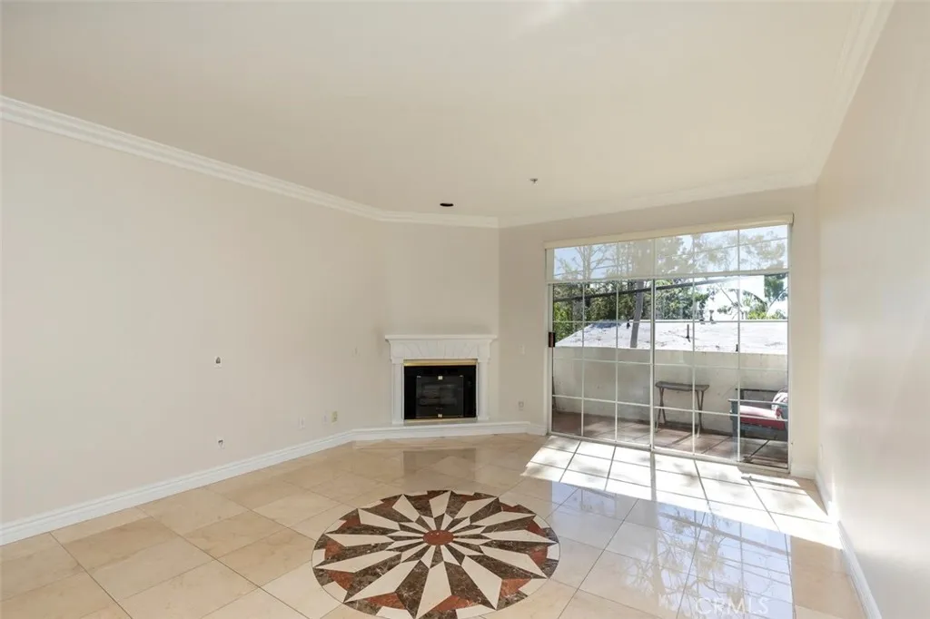 7218 Hillside Avenue 202, Los Angeles, California 90046 home-pic-5