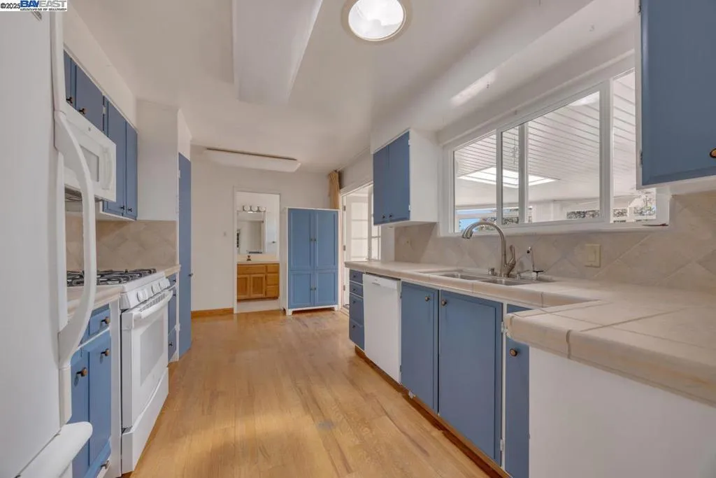 19394 Bainter Ave, Los Gatos, California 95030 home-pic-18