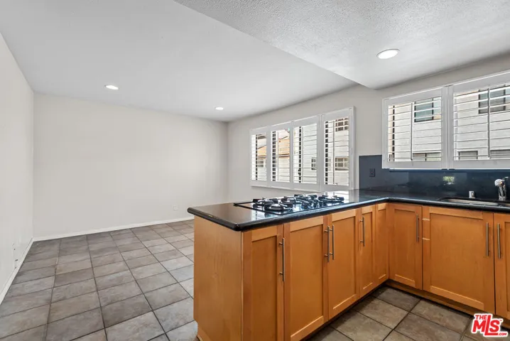 6265 Canoga Avenue 38, Woodland Hills, California 91367