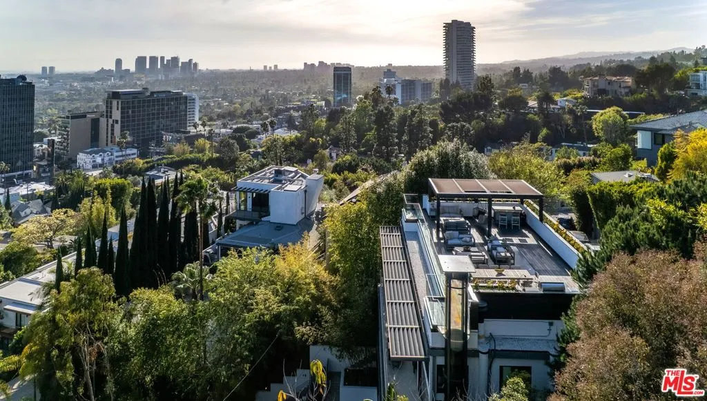 8932 St Ives Drive, Los Angeles, California 90069 home-pic-55