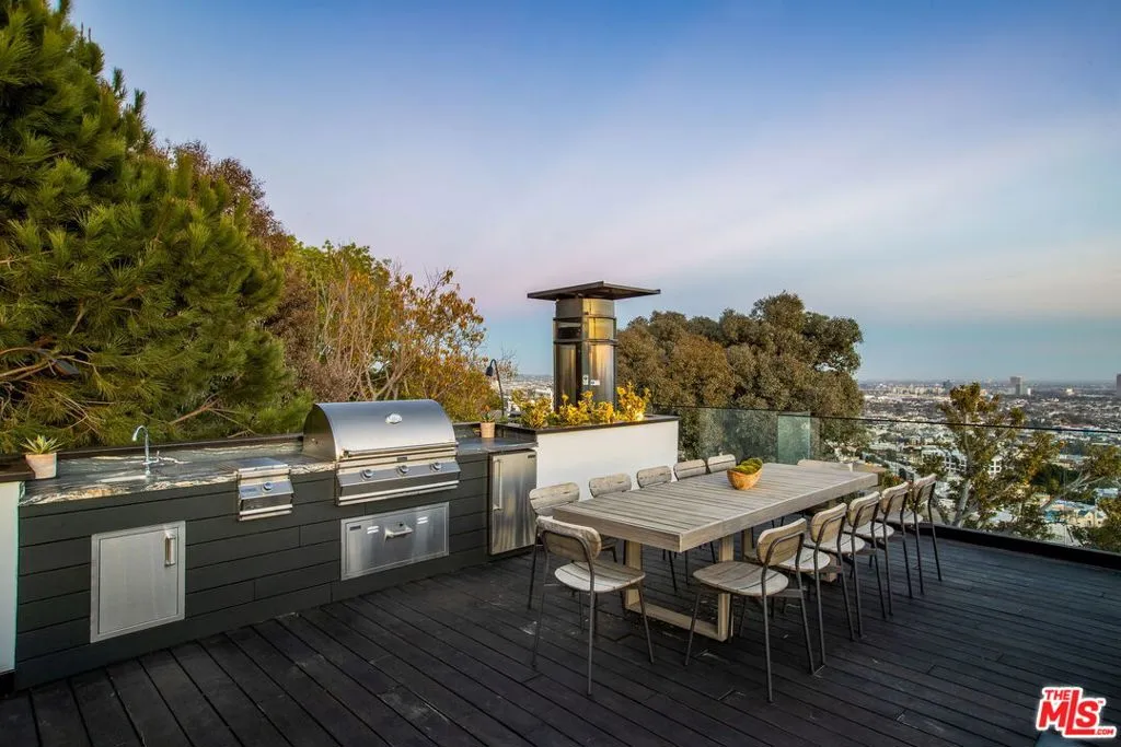 8932 St Ives Drive, Los Angeles, California 90069 home-pic-6