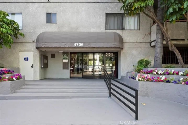 4706 Sepulveda Boulevard, Sherman Oaks, California 91403