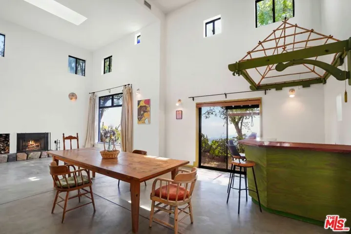 190 Loma Metisse Road, Malibu, California 90265