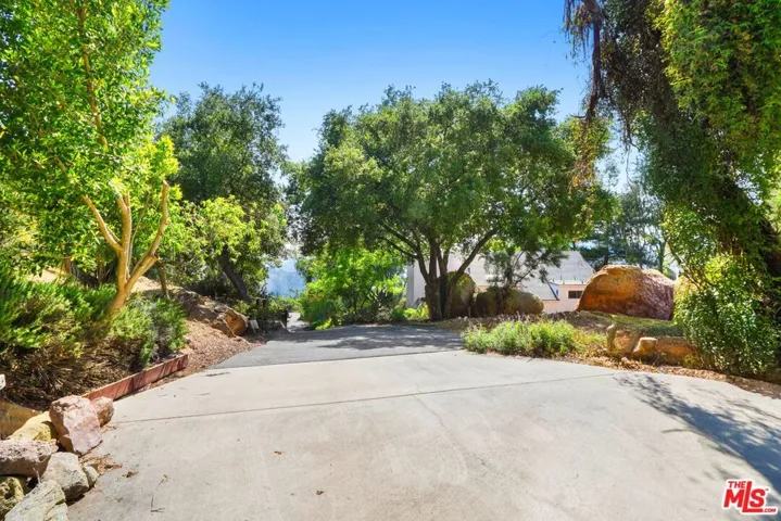 190 Loma Metisse Road, Malibu, California 90265
