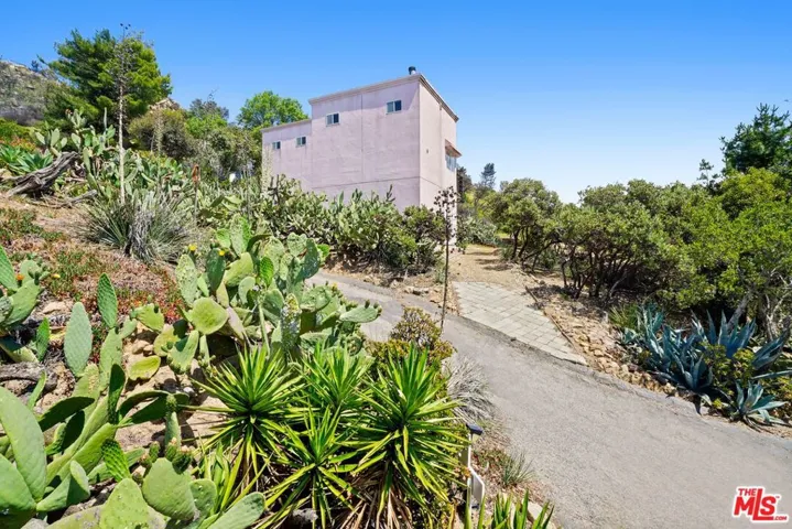 190 Loma Metisse Road, Malibu, California 90265