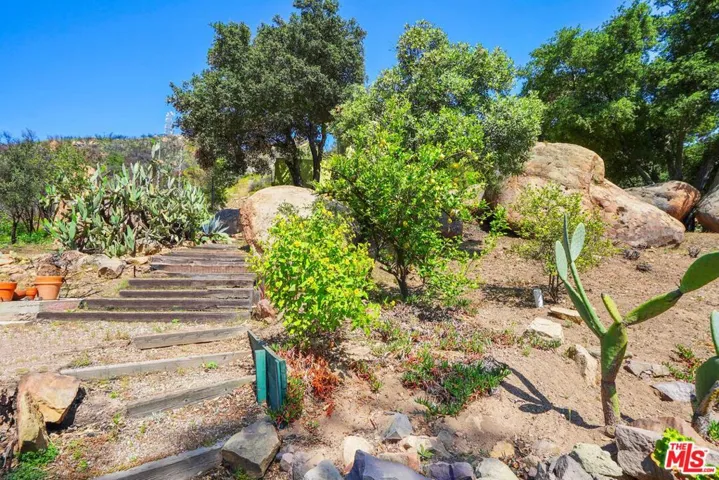190 Loma Metisse Road, Malibu, California 90265