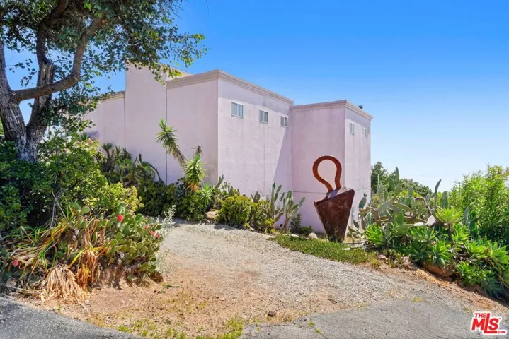 190 Loma Metisse Road, Malibu, California 90265