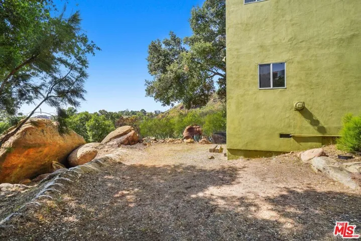 190 Loma Metisse Road, Malibu, California 90265