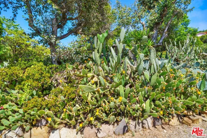 190 Loma Metisse Road, Malibu, California 90265