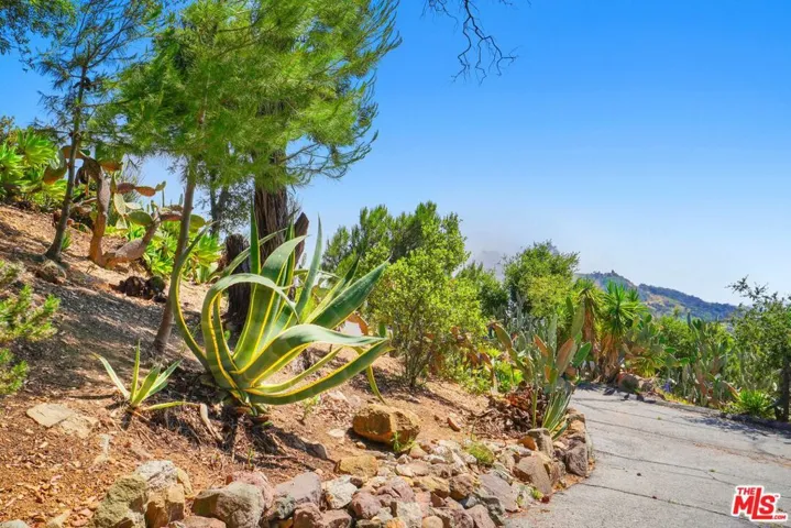 190 Loma Metisse Road, Malibu, California 90265