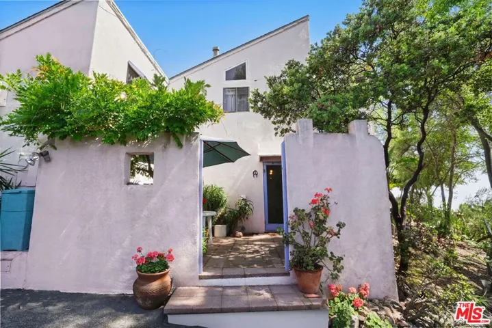 190 Loma Metisse Road, Malibu, California 90265