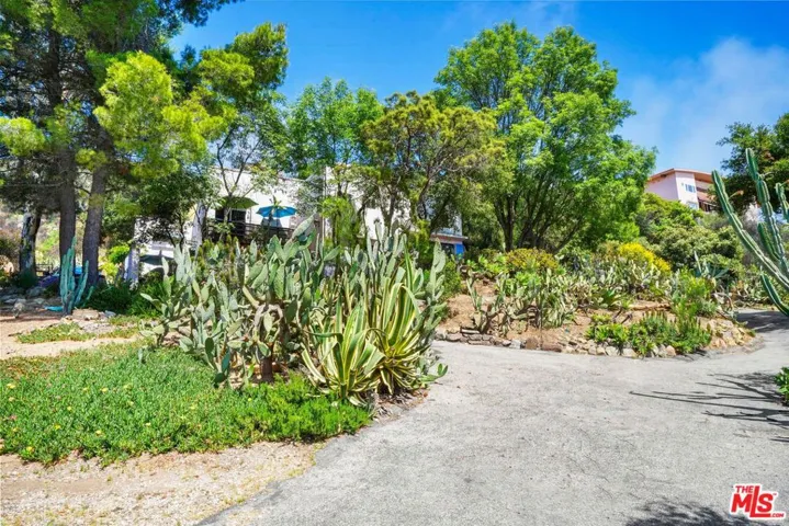 190 Loma Metisse Road, Malibu, California 90265