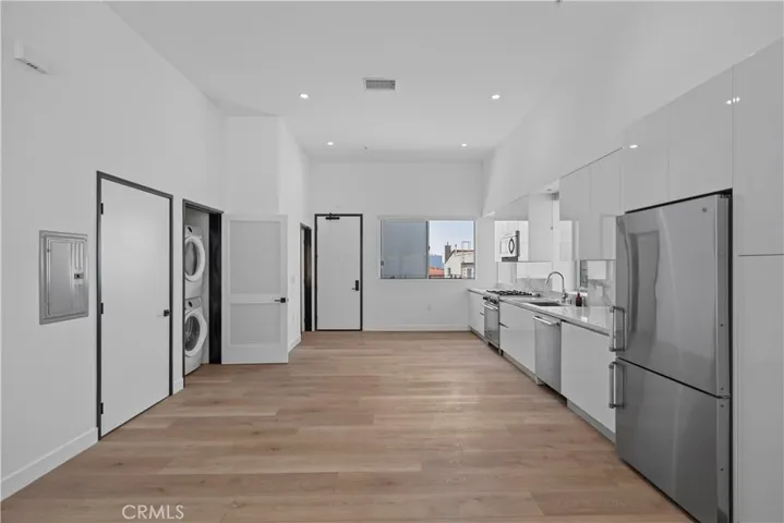 957 Figueroa 318, Los Angeles, California 90012, 2 Bedrooms Bedrooms, ,3 BathroomsBathrooms,Residential,For Sale,Figueroa,WS25128229