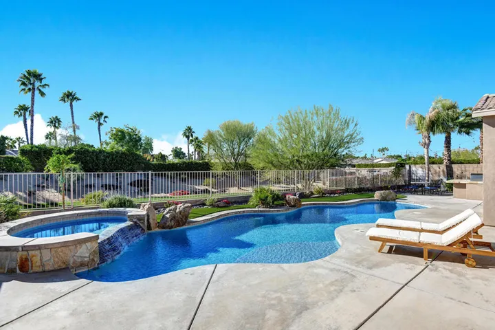 POOL.jpg mls