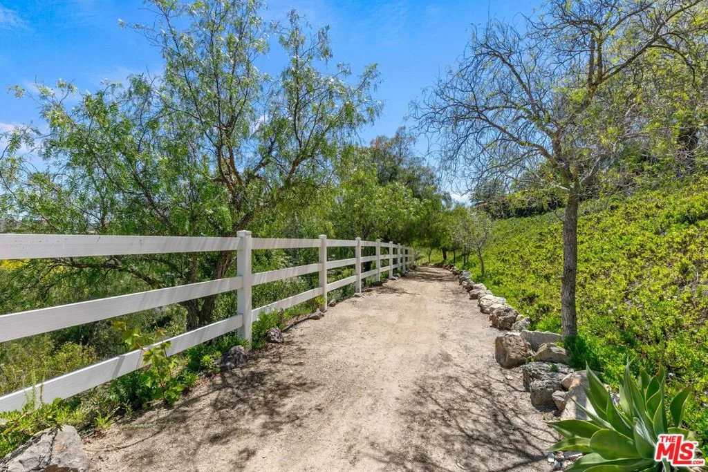 13418 Nightsky Drive, Camarillo, California 93012 home-pic-36