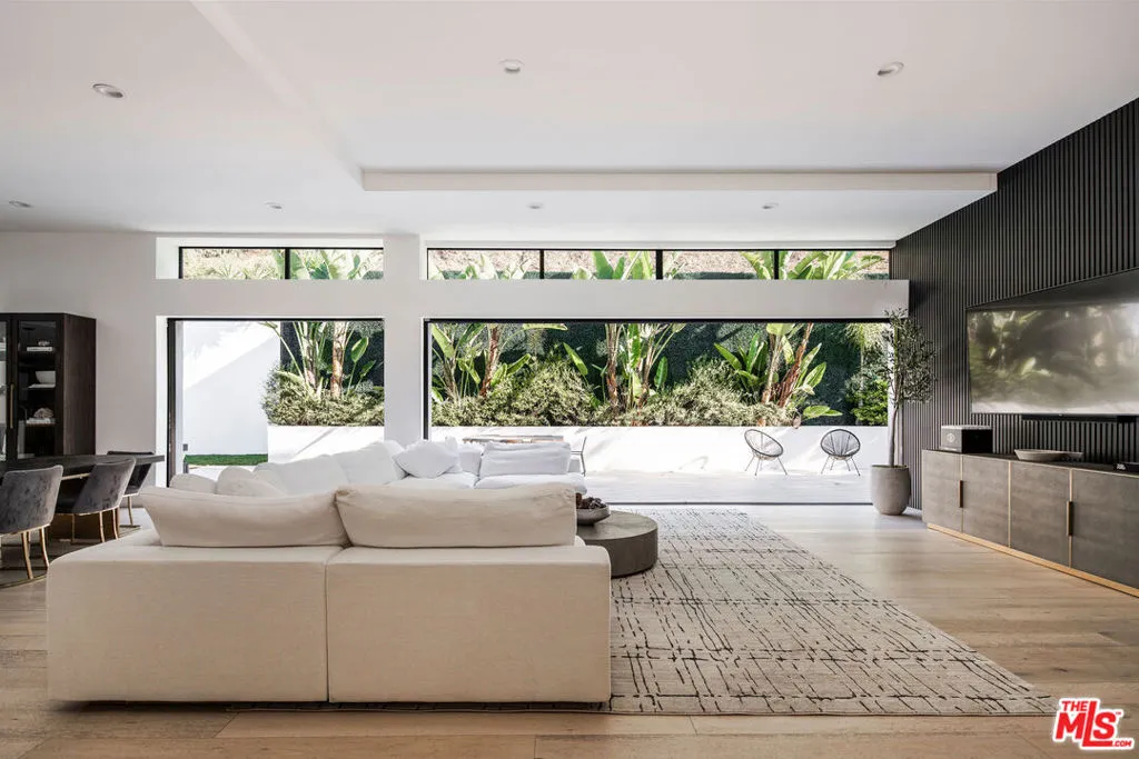 2048 N Beverly Drive, Beverly Hills, California 90210 home-pic-0