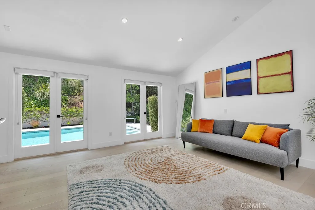 3843 Hayvenhurst Avenue, Encino, California 91436 home-pic-27