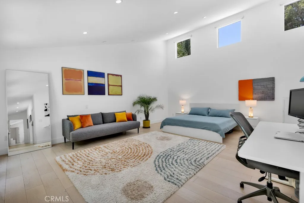 3843 Hayvenhurst Avenue, Encino, California 91436 home-pic-24