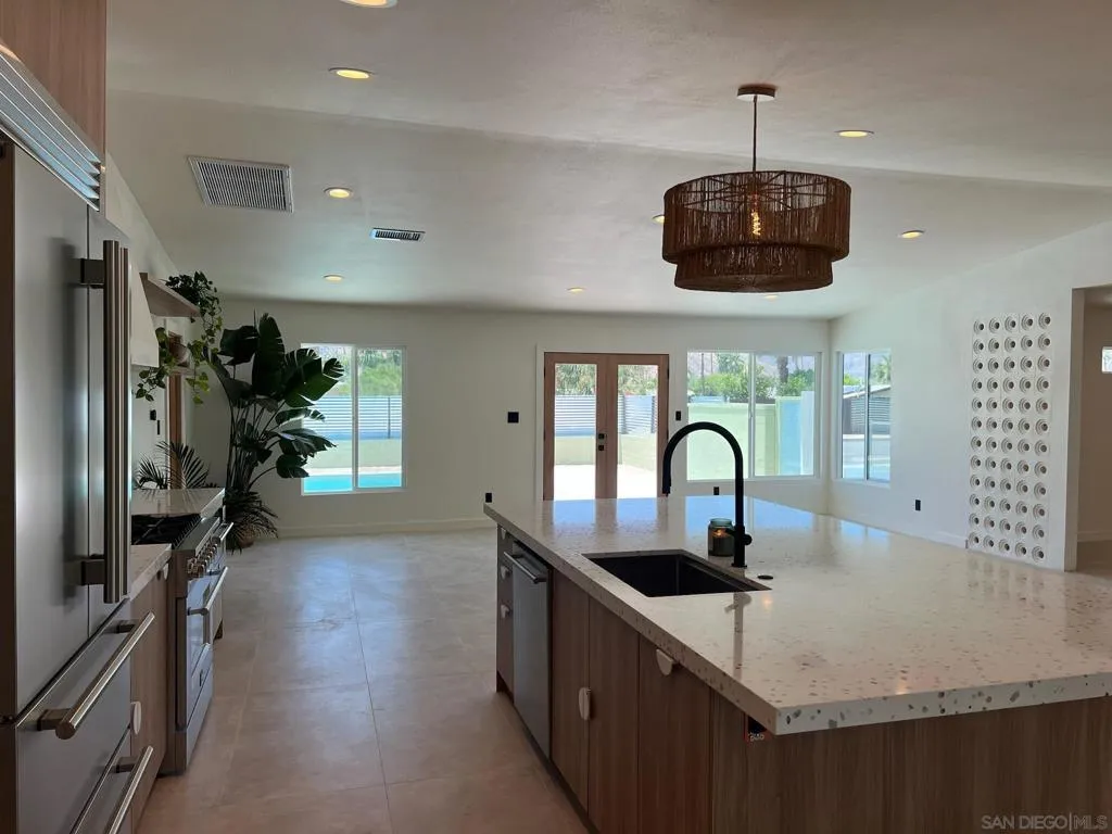 3864 E Cll San Raphael, Palm Springs, California 92264 home-pic-17