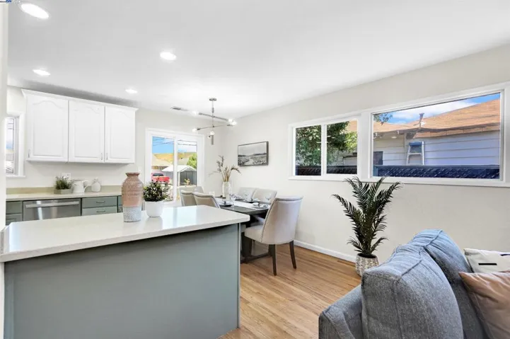 76 Schuylkill Ave, Hayward, California 94544