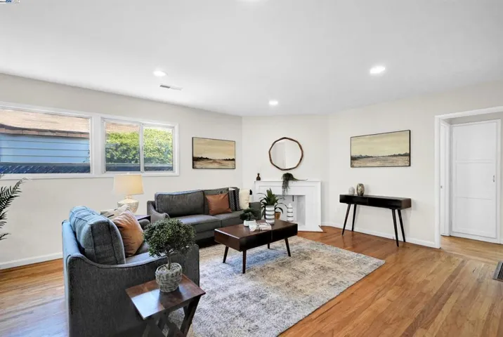 76 Schuylkill Ave, Hayward, California 94544