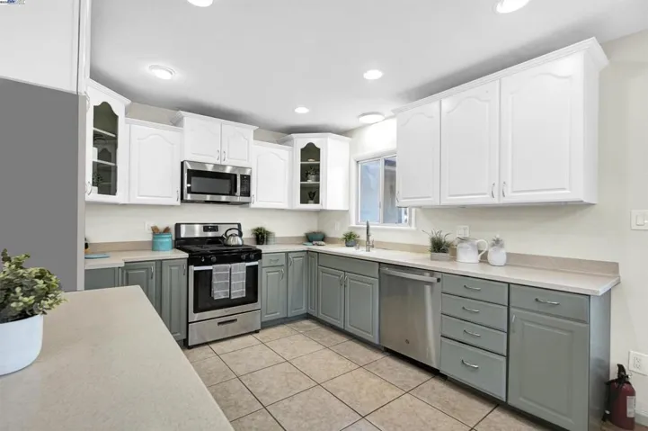 76 Schuylkill Ave, Hayward, California 94544
