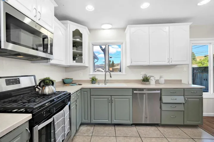 76 Schuylkill Ave, Hayward, California 94544