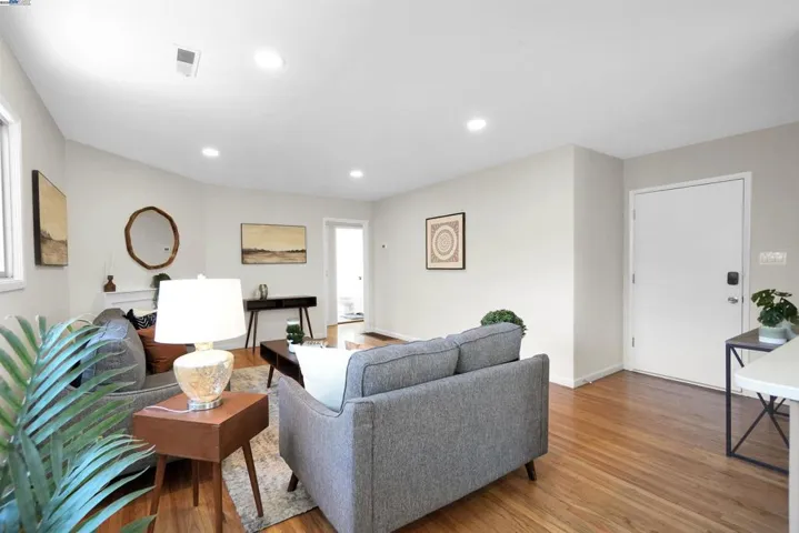 76 Schuylkill Ave, Hayward, California 94544