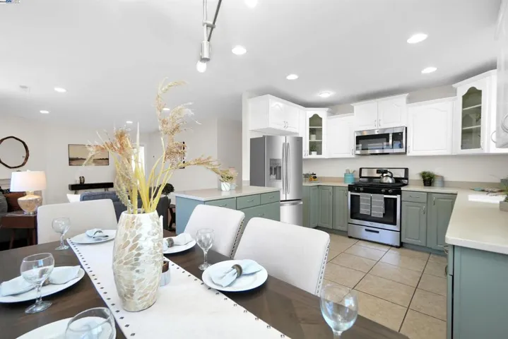 76 Schuylkill Ave, Hayward, California 94544