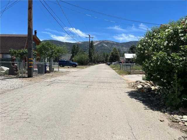871 Pinon Lane, Big Bear City, California 92314