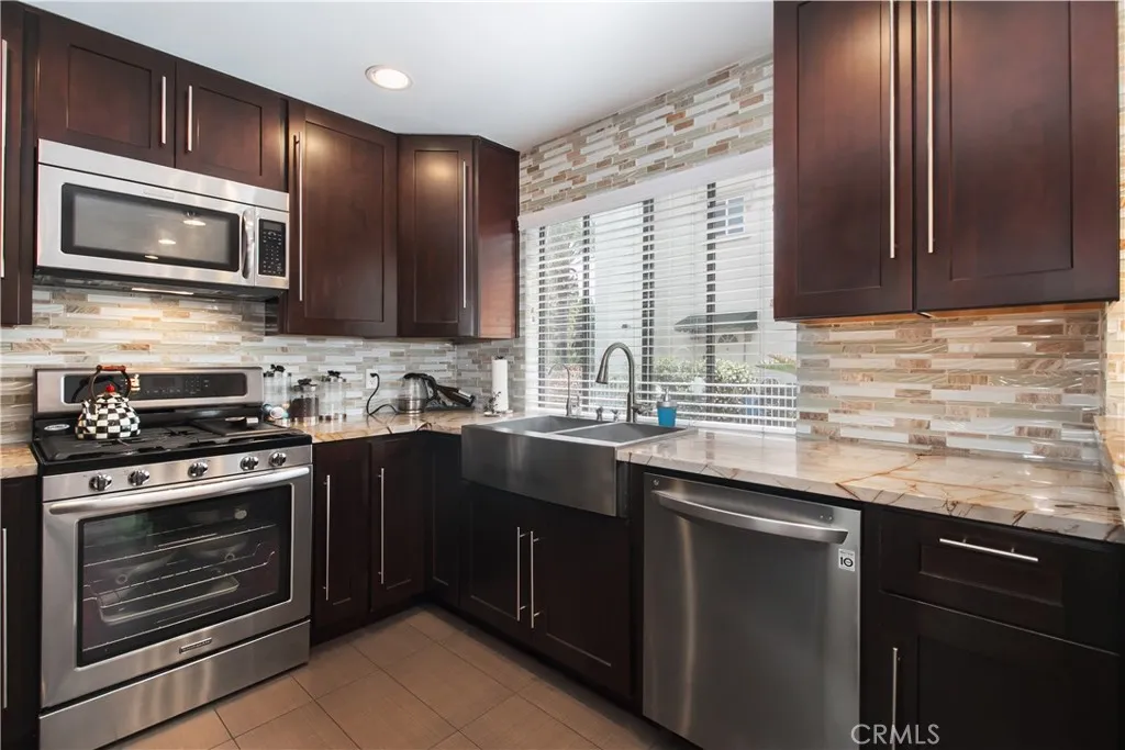 13632 Valerio Street 2, Van Nuys, California 91405 home-pic-9