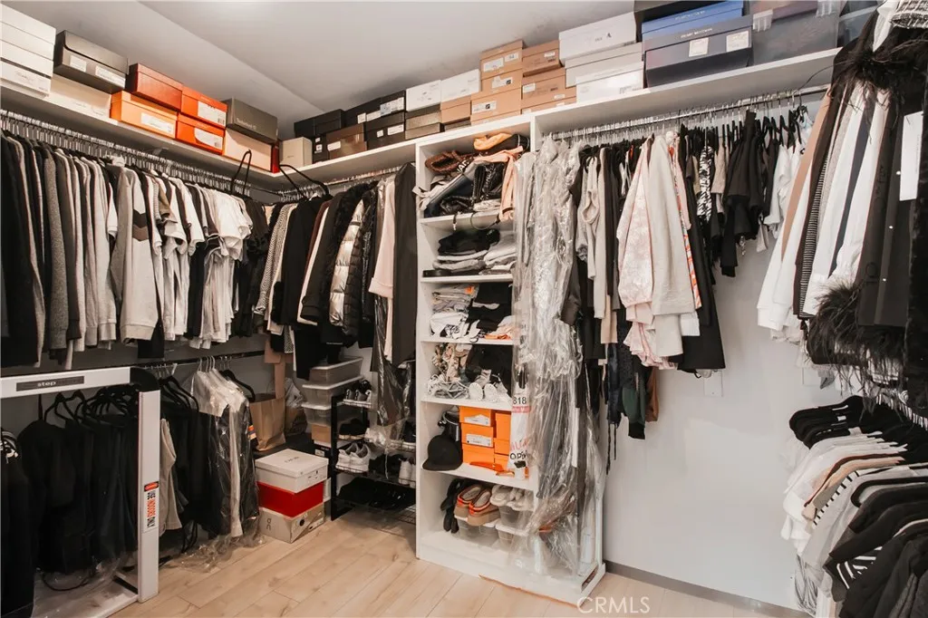 13632 Valerio Street 2, Van Nuys, California 91405 home-pic-18