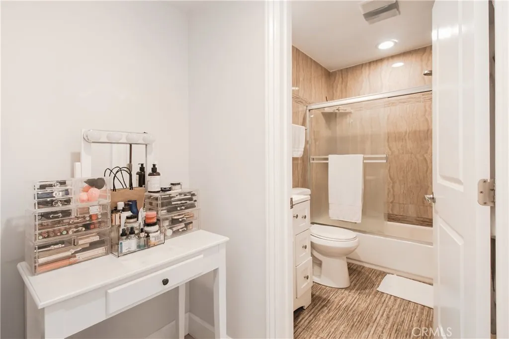 13632 Valerio Street 2, Van Nuys, California 91405 home-pic-19