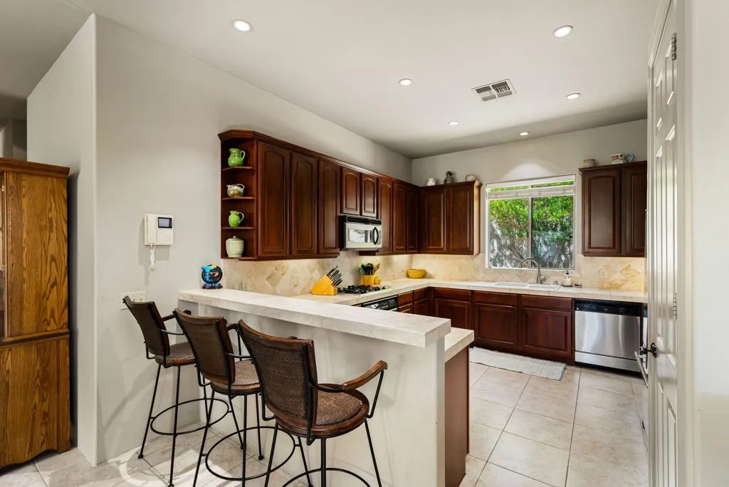 54385 Avenida Madero, La Quinta, California 92253 home-pic-23