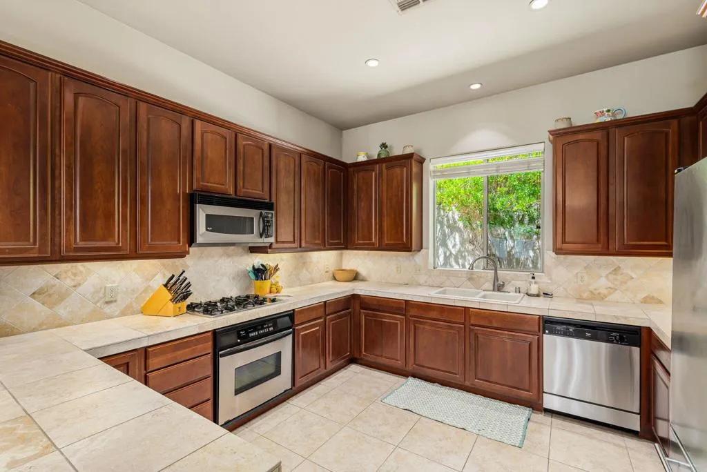 54385 Avenida Madero, La Quinta, California 92253 home-pic-24