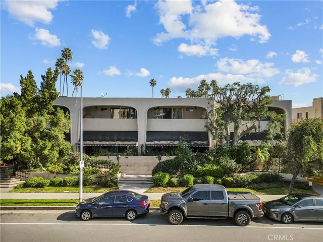 5282 Lindley Avenue, Encino, California 91316