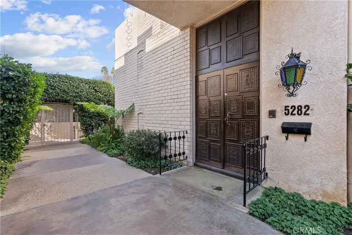 5282 Lindley Avenue, Encino, California 91316