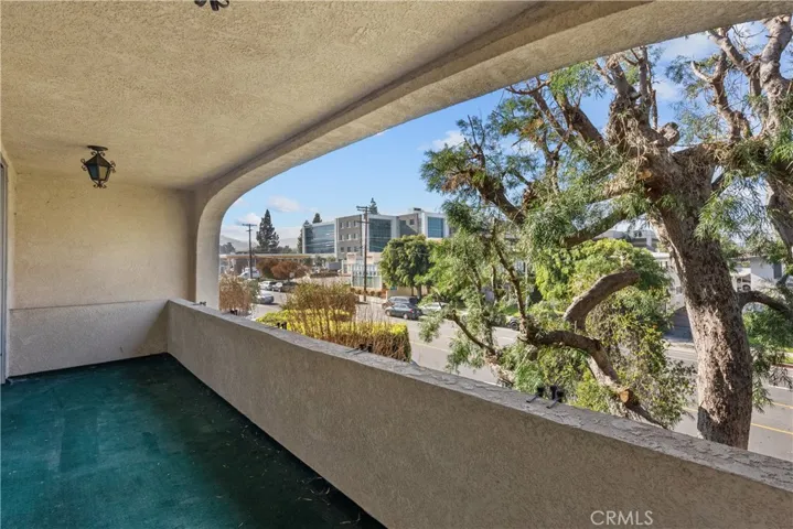 5282 Lindley Avenue, Encino, California 91316