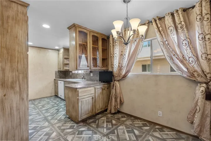 5282 Lindley Avenue, Encino, California 91316