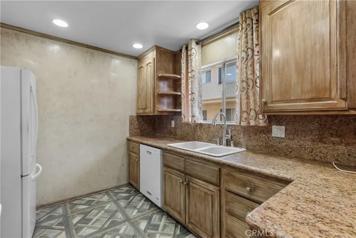 5282 Lindley Avenue, Encino, California 91316