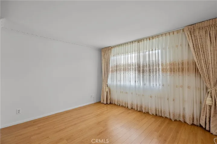 5282 Lindley Avenue, Encino, California 91316