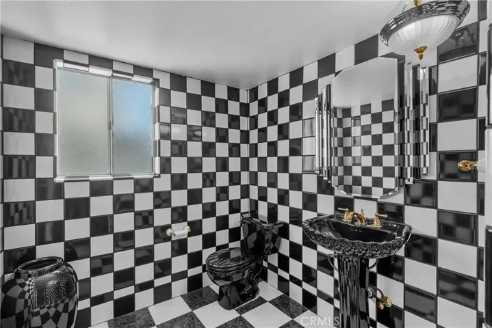 5282 Lindley Avenue, Encino, California 91316
