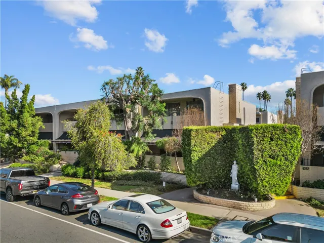 5282 Lindley Avenue, Encino, California 91316