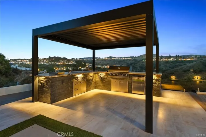 7460 E Hummingbird Circle, Anaheim Hills, California 92808