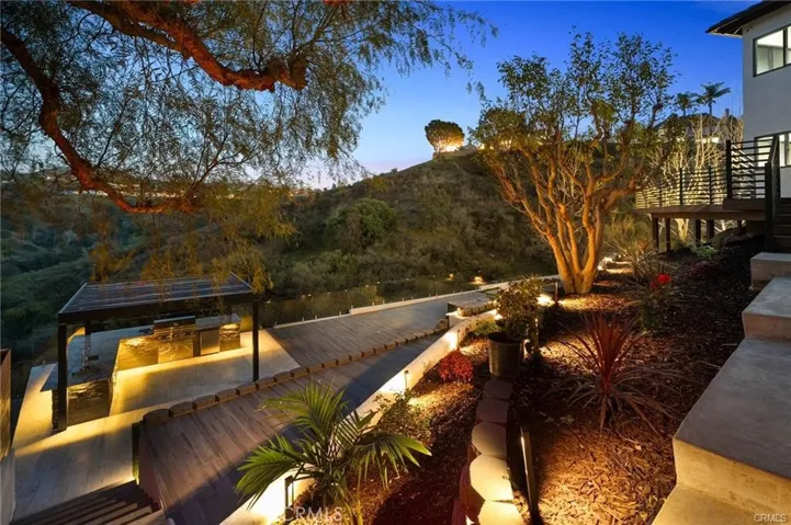 7460 E Hummingbird Circle, Anaheim Hills, California 92808