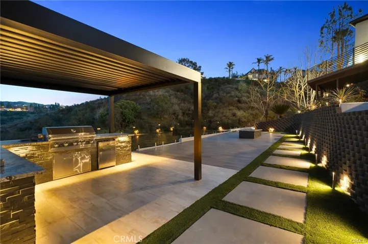 7460 E Hummingbird Circle, Anaheim Hills, California 92808
