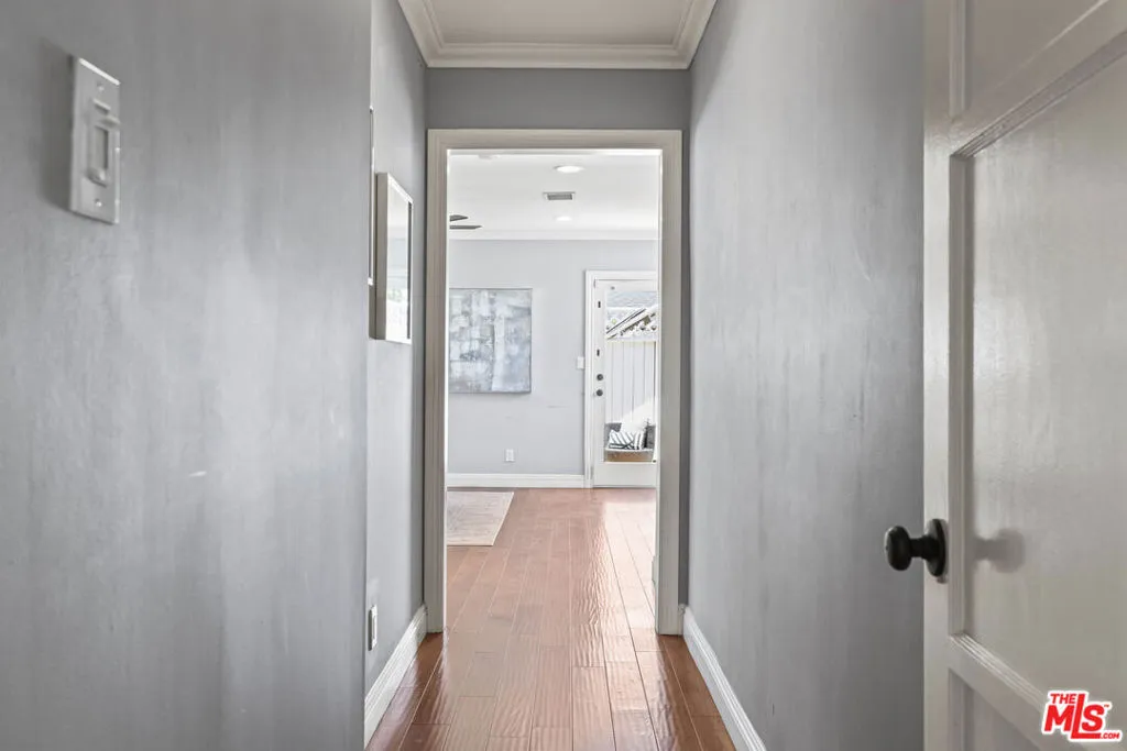 8136 Genesta Avenue, Van Nuys, California 91406 home-pic-17