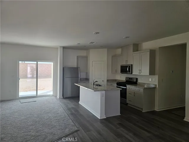 12185 Del Sur Street, Victorville, California 92392