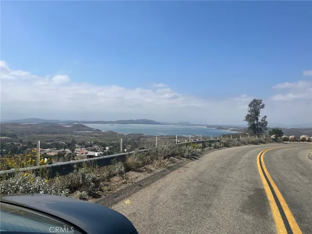 Road as you approach The Ledge
